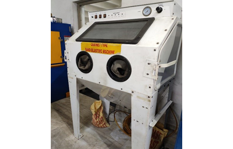 Cabinet Type Shot Blasting Machine